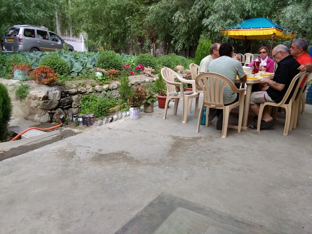 Galaxy Guest House Hundar Luaran gambar